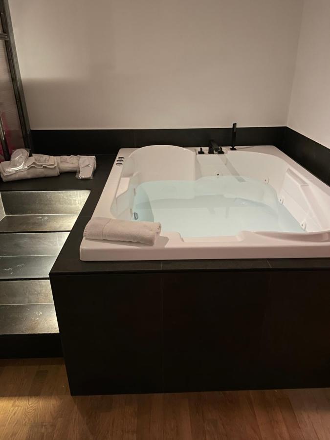 Royalroom2.0-Relaxing Spa & Luxury Apartments Лидо-ди-Остия Экстерьер фото